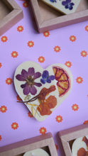 Afbeelding in Gallery-weergave laden, Hart bloemenreep witte chocolade
